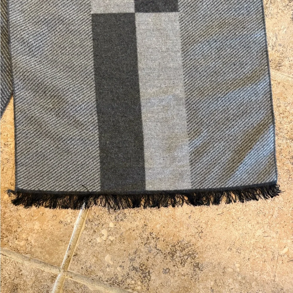 NWOT Elegant Large Gray & Black Men's Scarf with fringes, Size: 72”Lx 12”W